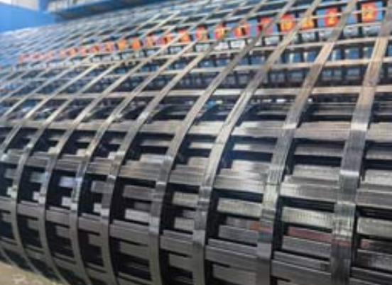 利川钢塑土工格栅:基建“隐形脊梁”的绿色智造与长寿命进化论